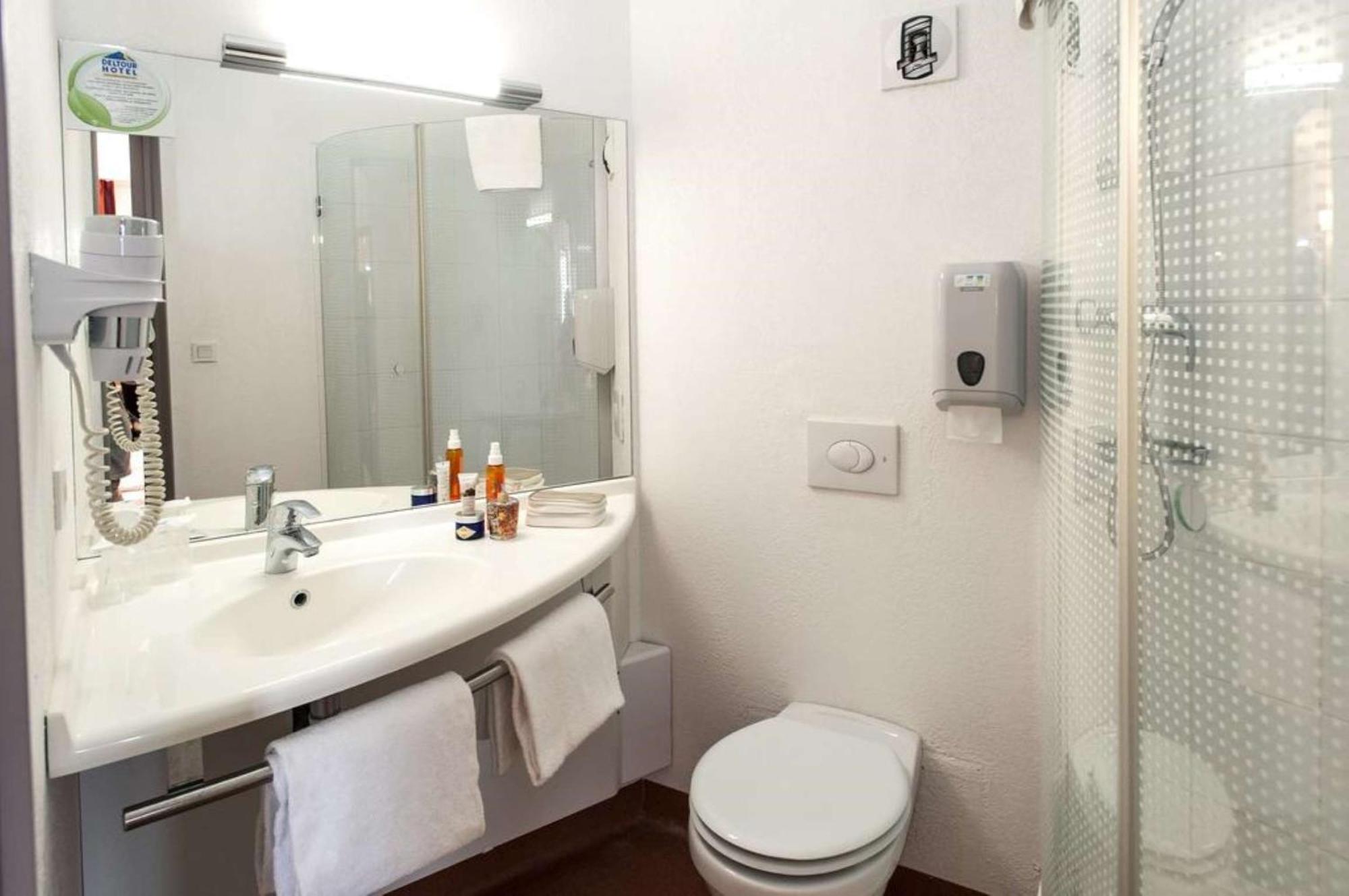 Brit Hotel Confort Villeneuve Sur Lot Bias  Екстер'єр фото