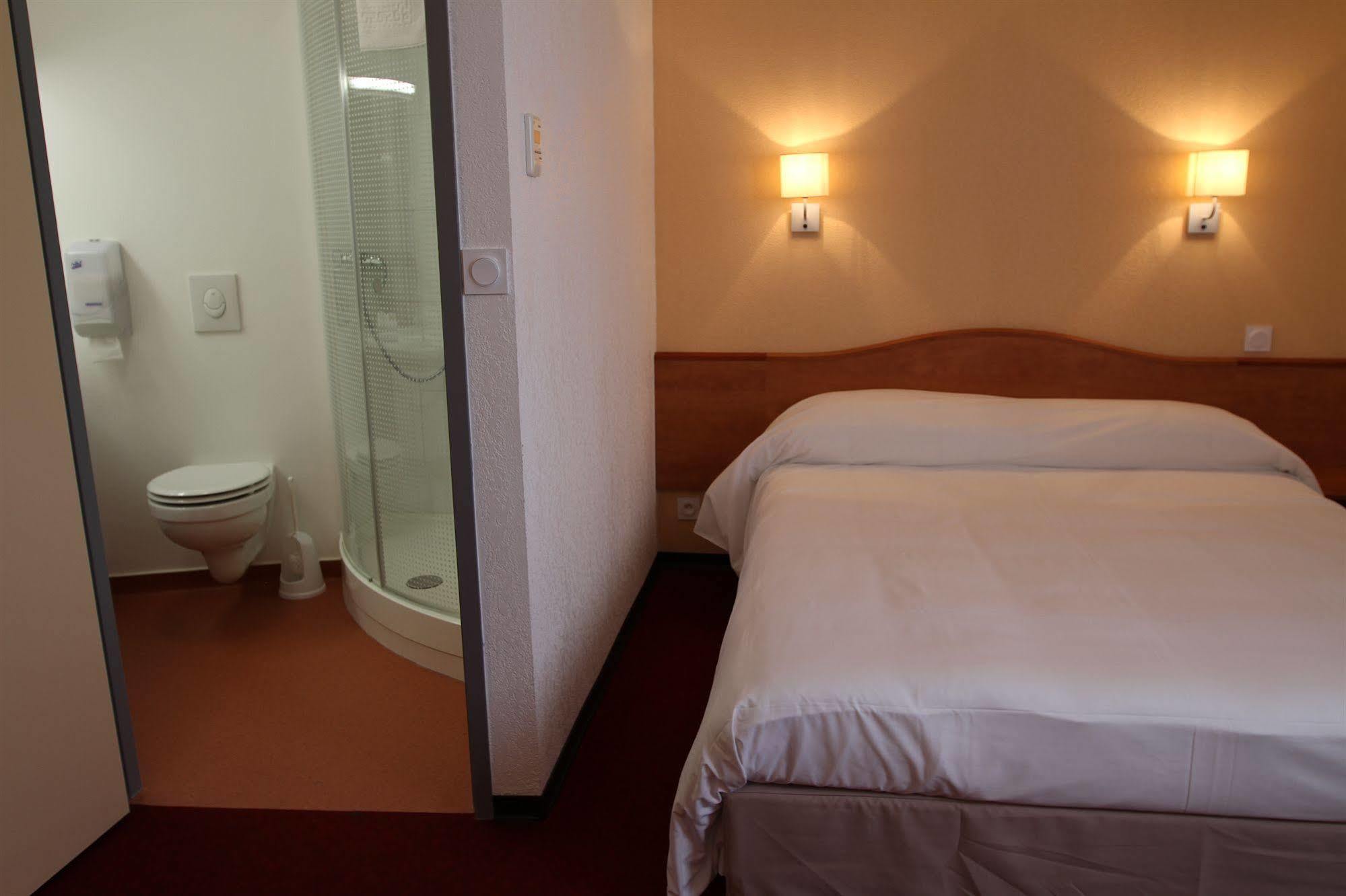 Brit Hotel Confort Villeneuve Sur Lot Bias  Екстер'єр фото
