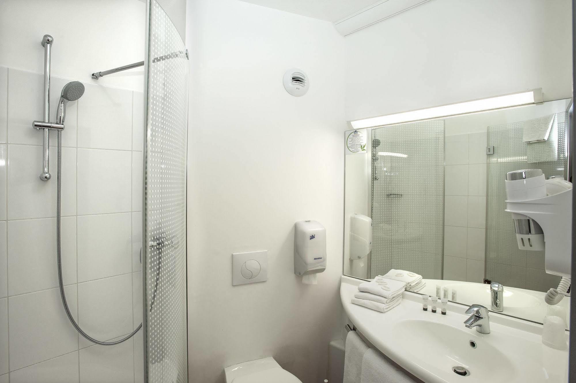 Brit Hotel Confort Villeneuve Sur Lot Bias  Екстер'єр фото
