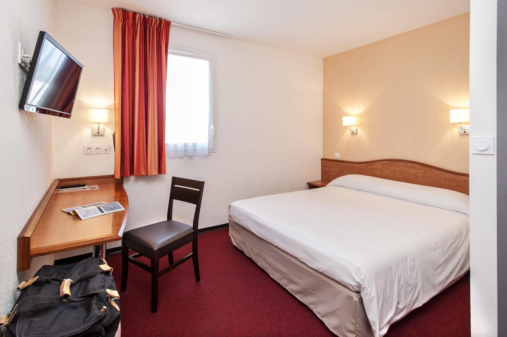 Brit Hotel Confort Villeneuve Sur Lot Bias  Екстер'єр фото