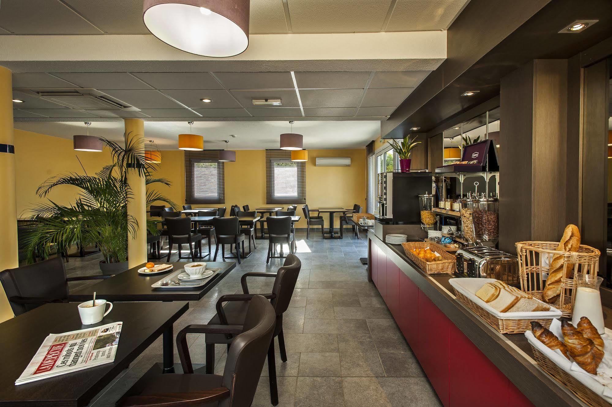 Brit Hotel Confort Villeneuve Sur Lot Bias  Екстер'єр фото